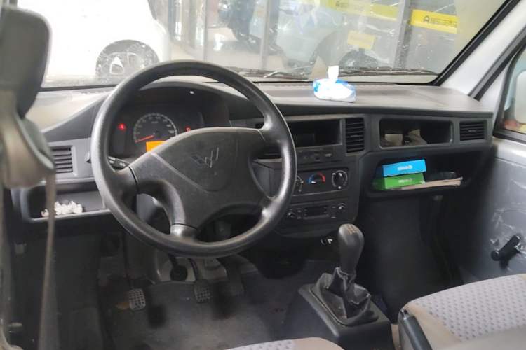 Used Wuling Zhiguang 2020 1.2L Practical Model China VI LSI Center Console