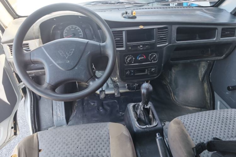 Used Wuling Zhiguang 2020 1.2L Practical Model China VI LSI Center Console
