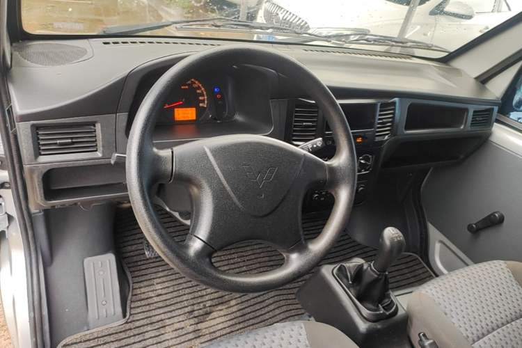 Used Wuling Zhiguang 2020 1.2L Van Utility Model China VI Emission Standard 2 Seats LSI Center Console