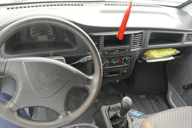 Used Wuling Zhiguang 2020 1.2L Practical Model China VI LSI Center Console