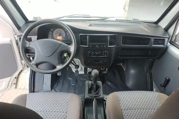 Used Wuling Zhiguang 2020 1.2L Practical Model China VI LSI Center Console
