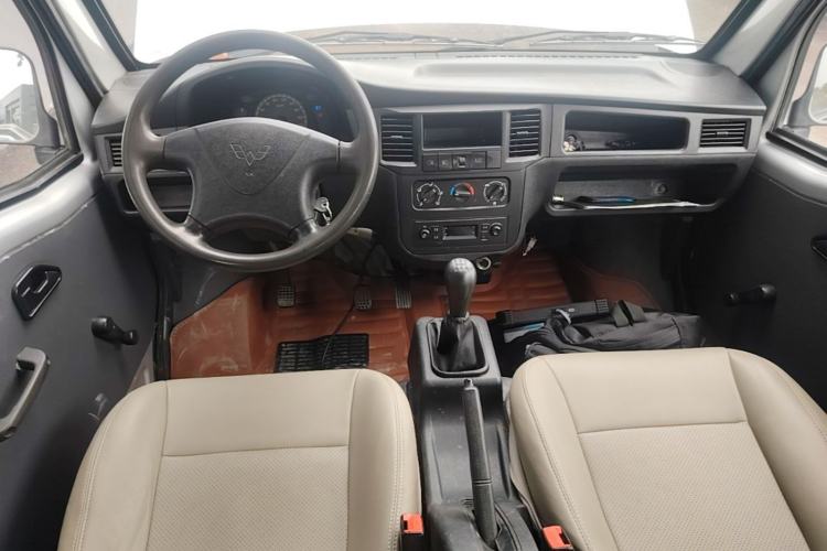 Used Wuling Zhiguang 2020 1.2L Practical Model China VI LSI Center Console