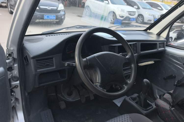 Used Wuling Zhiguang 2020 1.2L Van Utility Model China VI Emission Standard 2 Seats LSI Center Console