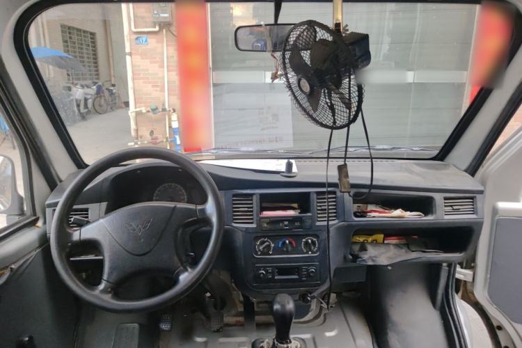 Used Wuling Zhiguang 2020 1.2L Practical Model China VI LSI Center Console