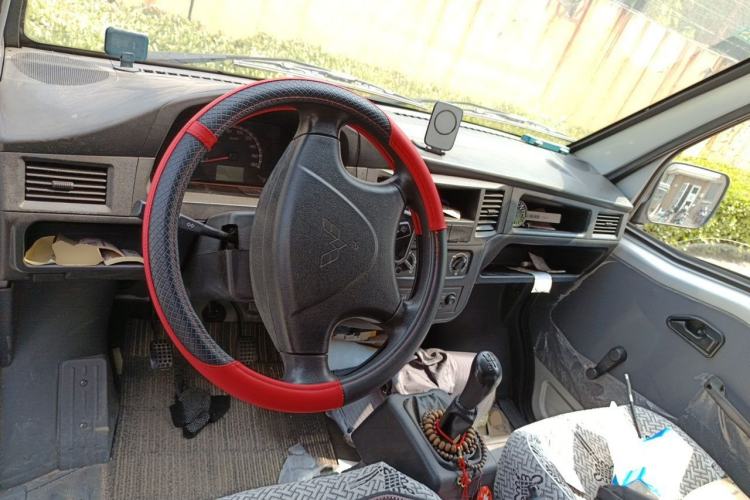 Used Wuling Zhiguang 2020 1.2L Van Utility Model China VI Emission Standard 2 Seats LSI Center Console