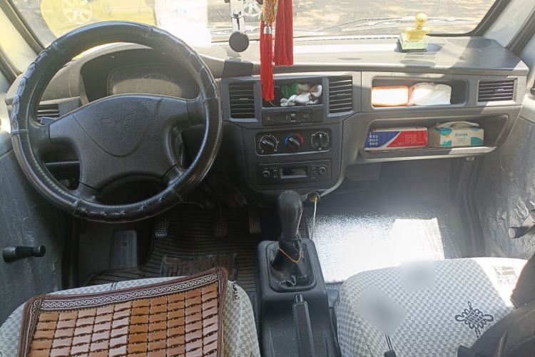 Used Wuling Zhiguang 2020 1.2L Practical Model China VI LSI Center Console