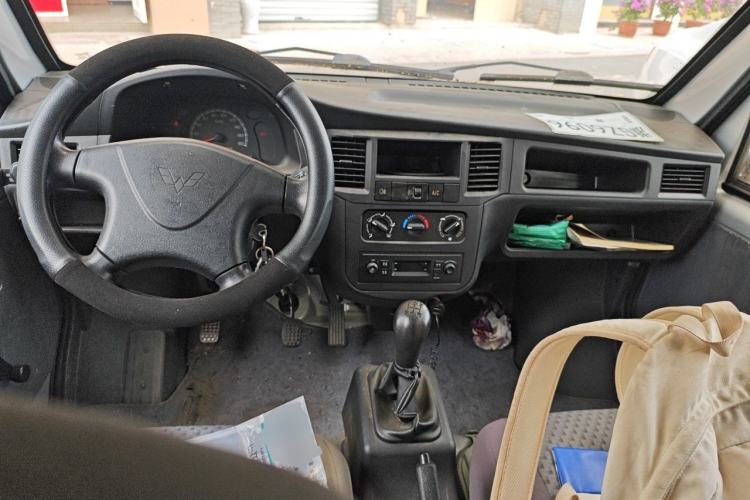 Used Wuling Zhiguang 2020 1.2L Practical Model China VI LSI Center Console