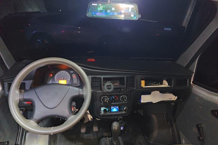 Used Wuling Zhiguang 2020 1.2L Practical Model China VI LSI Center Console