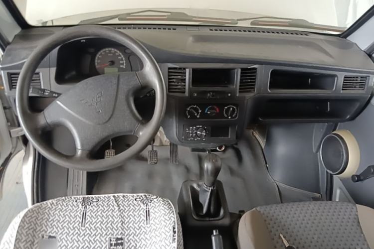 Used Wuling Zhiguang 2020 1.2L Practical Model China VI LSI Center Console