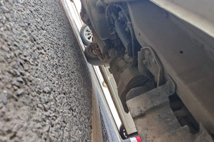 Used Wuling Zhiguang 2020 1.2L Practical Model China VI LSI Chassis Front Right
