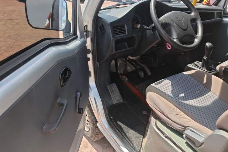 Used Wuling Zhiguang 2020 1.2L Van Utility Model China VI Emission Standard 2 Seats LSI Driver Seat