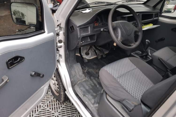 Used Wuling Zhiguang 2020 1.2L Van Utility Model China VI Emission Standard 2 Seats LSI Driver Seat