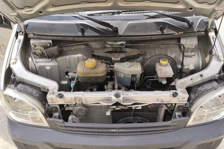 Used Wuling Zhiguang 2020 1.2L Practical Model China VI LSI Engine Bay