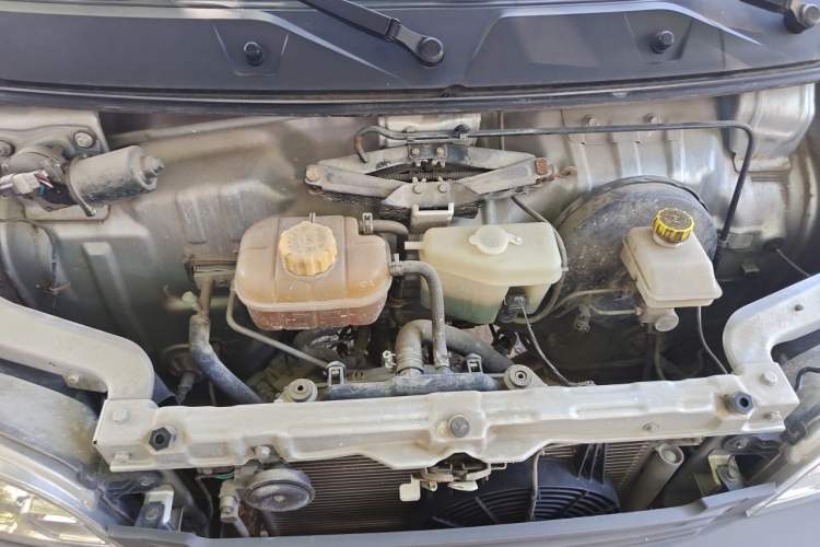 Used Wuling Zhiguang 2020 1.2L Practical Model China VI LSI Engine Bay