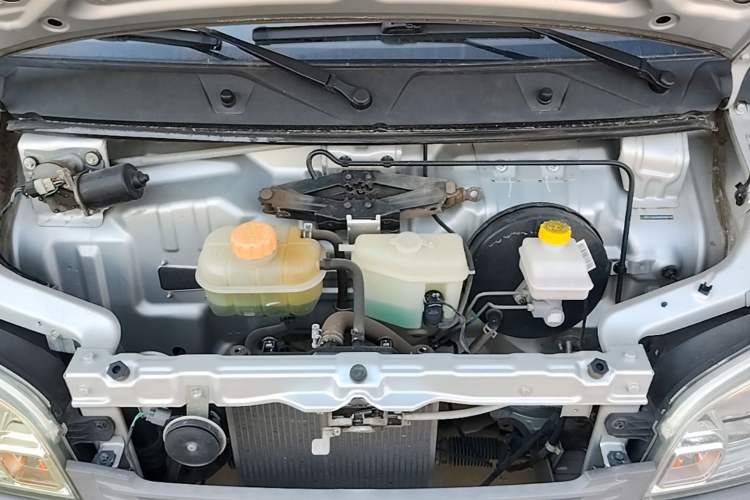 Used Wuling Zhiguang 2020 1.2L Van Utility Model China VI Emission Standard 2 Seats LSI Engine Bay