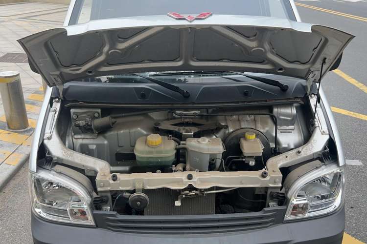 Used Wuling Zhiguang 2020 1.2L Practical Model China VI LSI Engine Bay