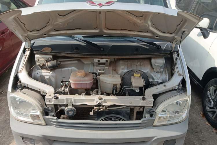 Used Wuling Zhiguang 2020 1.2L Practical Model China VI LSI Engine Bay