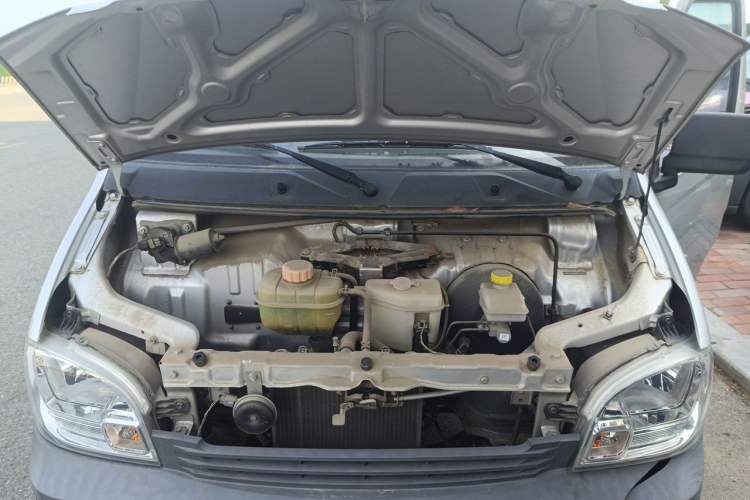 Used Wuling Zhiguang 2020 1.2L Practical Model China VI LSI Engine Bay