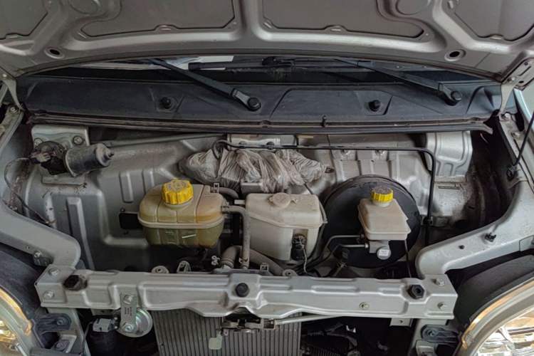 Used Wuling Zhiguang 2020 1.2L Practical Model China VI LSI Engine Bay