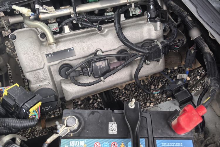 Used Wuling Zhiguang 2020 1.2L Practical Model China VI LSI Engine Bay