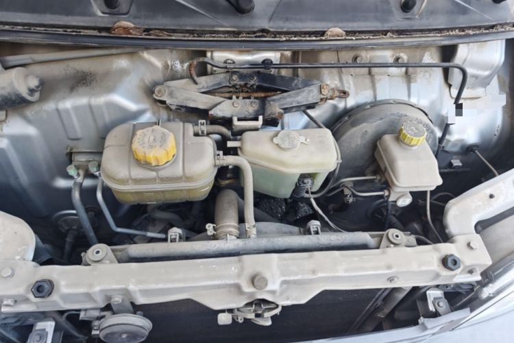 Used Wuling Zhiguang 2020 1.2L Practical Model China VI LSI Engine Bay