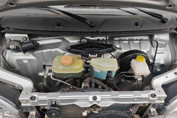 Used Wuling Zhiguang 2020 1.2L Practical Model China VI LSI Engine Bay