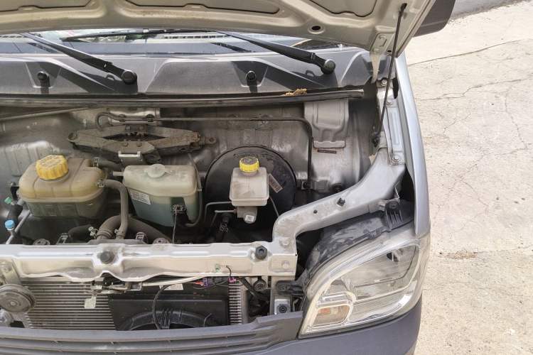 Used Wuling Zhiguang 2020 1.2L Practical Model China VI LSI Engine Bay Left
