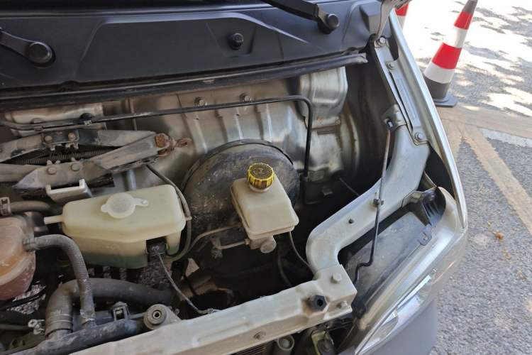 Used Wuling Zhiguang 2020 1.2L Practical Model China VI LSI Engine Bay Left