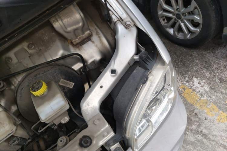 Used Wuling Zhiguang 2020 1.2L Practical Model China VI LSI Engine Bay Left
