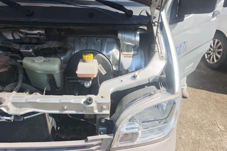 Used Wuling Zhiguang 2020 1.2L Practical Model China VI LSI Engine Bay Left