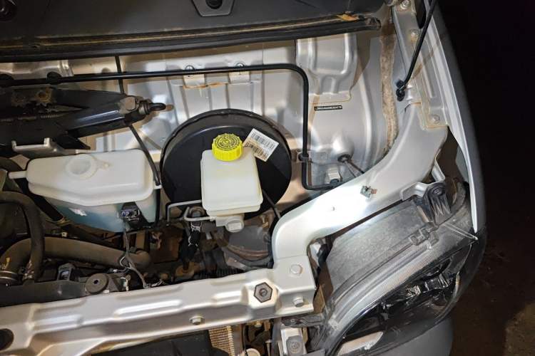 Used Wuling Zhiguang 2020 1.2L Practical Model China VI LSI Engine Bay Left