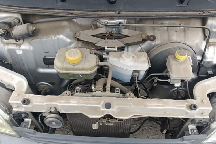 Used Wuling Zhiguang 2020 1.2L Practical Model China VI LSI Engine Bay