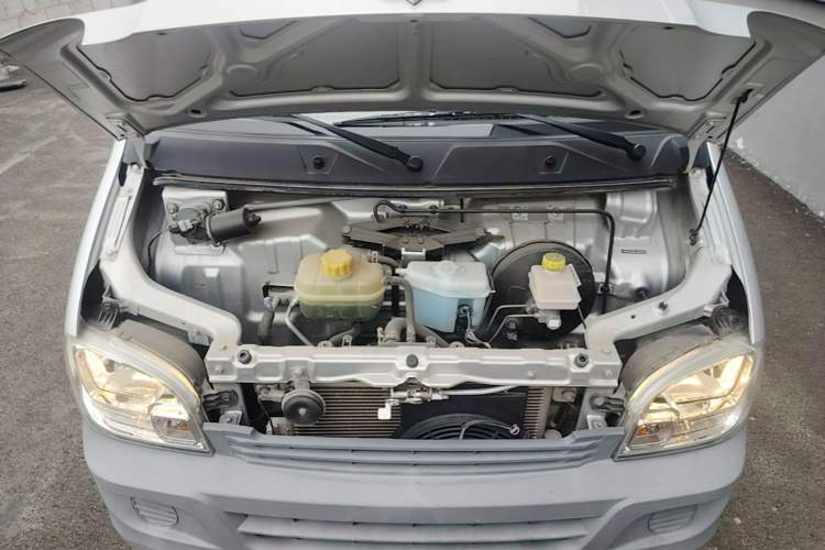 Used Wuling Zhiguang 2020 1.2L Practical Model China VI LSI Engine Bay