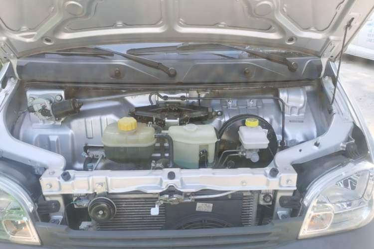 Used Wuling Zhiguang 2020 1.2L Practical Model China VI LSI Engine Bay
