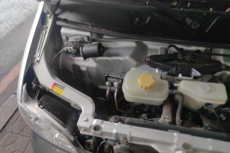 Used Wuling Zhiguang 2020 1.2L Practical Model China VI LSI Engine Bay Right