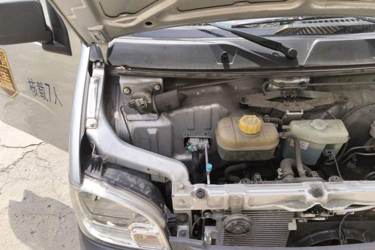 Used Wuling Zhiguang 2020 1.2L Practical Model China VI LSI Engine Bay Right