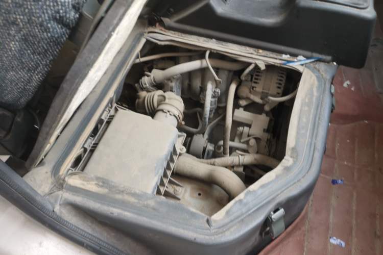 Used Wuling Zhiguang 2020 1.2L Practical Model China VI LSI Engine Bay Right