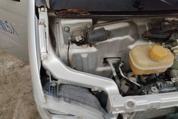 Used Wuling Zhiguang 2020 1.2L Practical Model China VI LSI Engine Bay Right