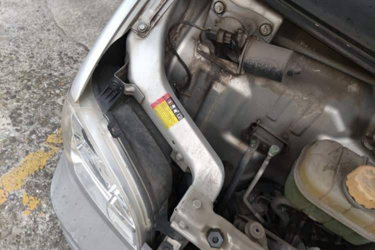 Used Wuling Zhiguang 2020 1.2L Practical Model China VI LSI Engine Bay Right