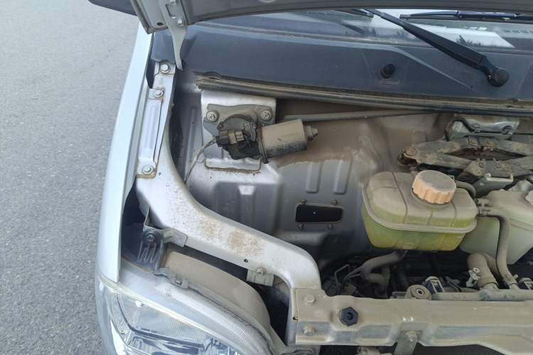 Used Wuling Zhiguang 2020 1.2L Practical Model China VI LSI Engine Bay Right