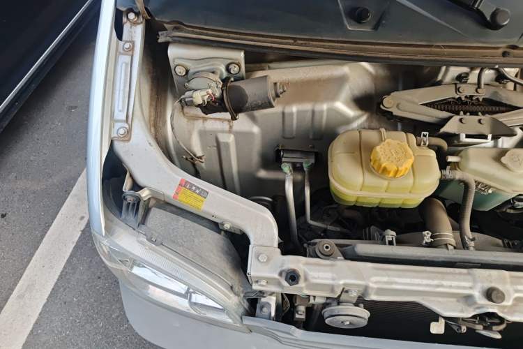 Used Wuling Zhiguang 2020 1.2L Practical Model China VI LSI Engine Bay Right