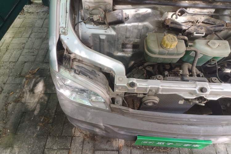 Used Wuling Zhiguang 2020 1.2L Van Utility Model China VI Emission Standard 2 Seats LSI Engine Bay Right