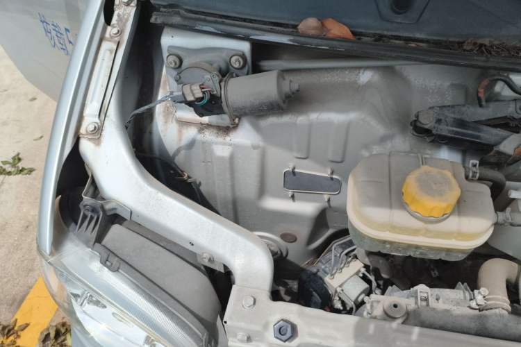 Used Wuling Zhiguang 2020 1.2L Practical Model China VI LSI Engine Bay Right