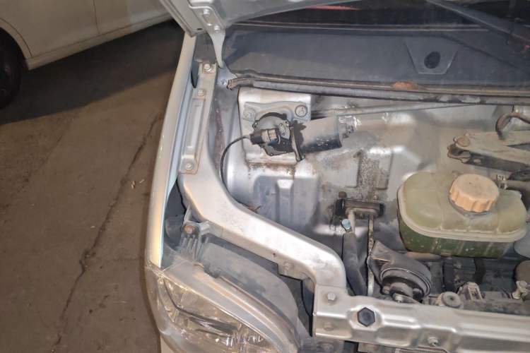 Used Wuling Zhiguang 2020 1.2L Practical Model China VI LSI Engine Bay Right