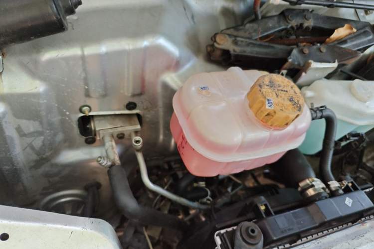 Used Wuling Zhiguang 2020 1.2L Practical Model China VI LSI Engine Bay Right