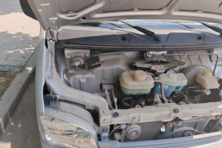 Used Wuling Zhiguang 2020 1.2L Van Utility Model China VI Emission Standard 2 Seats LSI Engine Bay Right