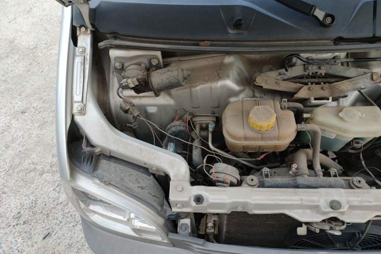 Used Wuling Zhiguang 2020 1.2L Practical Model China VI LSI Engine Bay Right