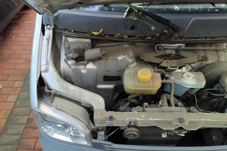 Used Wuling Zhiguang 2020 1.2L Van Utility Model China VI Emission Standard 2 Seats LSI Engine Bay Right