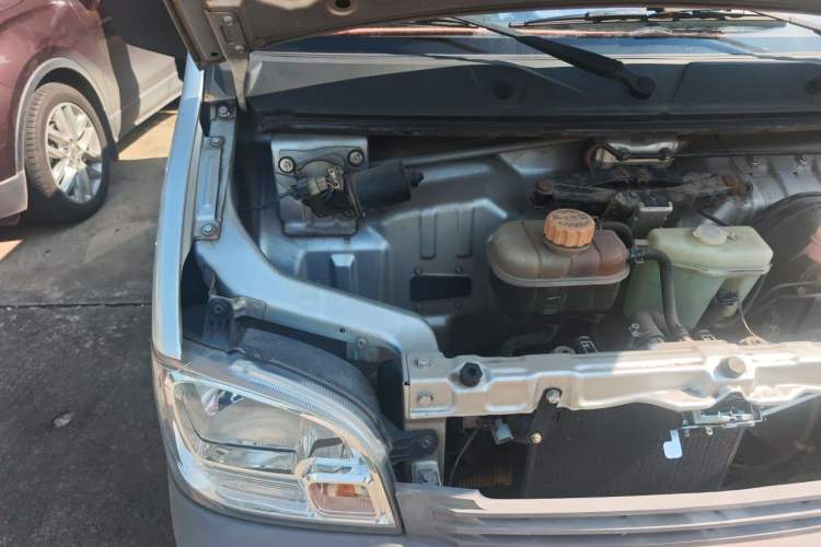 Used Wuling Zhiguang 2020 1.2L Practical Model China VI LSI Engine Bay Right