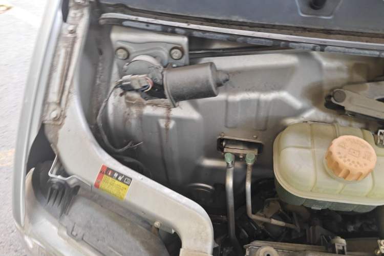 Used Wuling Zhiguang 2020 1.2L Practical Model China VI LSI Engine Bay Right